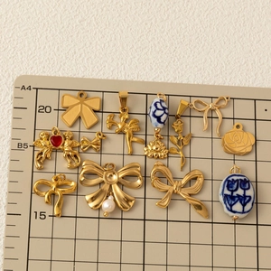 Colgantes de collar bañados en oro de 18K con lazos, corazones y perlas de varios estilos