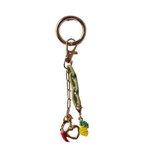 Fashionable 18K gold-plated keychain with green chain, red pepper, and heart charms