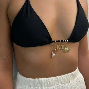 18K vergulde roestvrijstalen bikini-bedeltjes met schelpen en maan op zwarte top