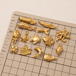 Set aus 18 Karat vergoldeten Edelstahlanhängern mit Meerestieren für DIY-Schmuck