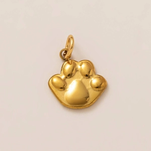 Colgante de huella de perro en acero inoxidable chapado en oro de 18k con acabado pulido