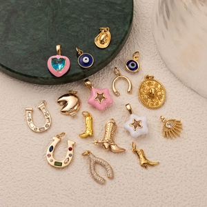 Assortimento di ciondoli DIY placcati oro 14k con cuore rosa, stelle e ferro di cavallo