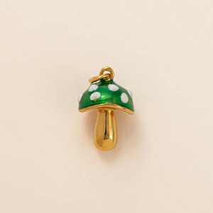 Polierter 18K Gold Pilzanhänger mit grüner Emaille und weißen Punkten auf hellem Hintergrund