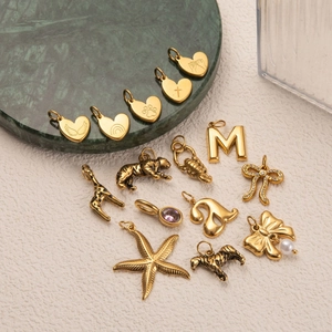 Goldene Anhänger aus Edelstahl 18K mit Tiermotiven und Herzformen für DIY-Halsketten