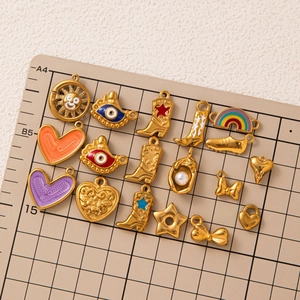 Set de colgantes de acero inoxidable dorado con ojo botas y corazones para DIY