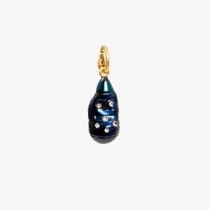 Detail of drop-shaped peacock blue pearl pendant with gold plating and crystals