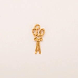 Detalle del colgante de tijera de acero inoxidable chapado en oro 18K con mangos decorados