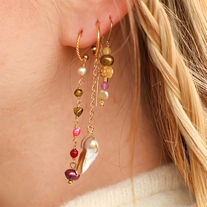 Ensemble de boucles d'oreilles bohèmes avec perles baroques et perles colorées dorées