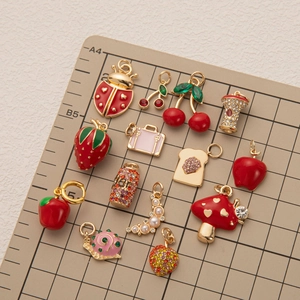 Set de dijes coloridos de frutas e insectos con baño de oro de 14K para joyería