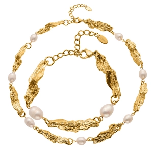 Minimalistisches Edelstahl-Schmuckset in Gold mit unregelmäßigen Elementen und Perlen