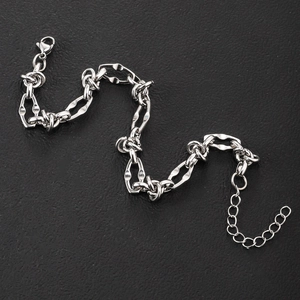 Handgefertigtes Edelstahl-Kettenarmband für Herren mit geometrischen Gliedern und Karabiner