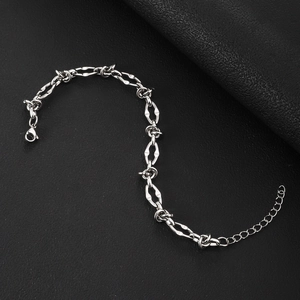 Poliertes Edelstahl-Kettenarmband mit gedrehten ovalen Gliedern und Karabinerverschluss