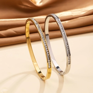 Eleganti bracciali in acciaio inossidabile placcato oro 18K con zirconi scintillanti