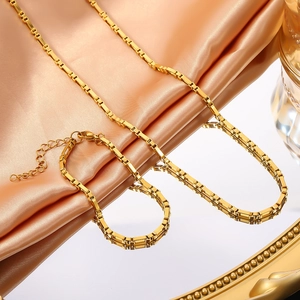 Detail of 18K gold-plated stainless steel box chain necklace on mirror base