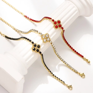 Elegante pulsera de trébol en titanio chapado en oro de 18 quilates con strass para mujer
