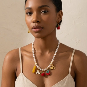 Collar de perlas con colgantes de frutas coloridas fresa y cereza para mujer