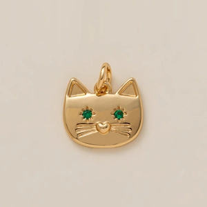 Gouden kattenkop hanger met groene edelstenen ogen en hartneus voor sieraden maken