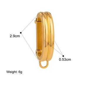 Macro view of 18K gold-plated stainless steel jewelry clasp with 2.9cm size dimensions