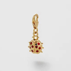 Colgante de mariquita dorada con gemas rojas y cierre de langosta para joyería artesanal