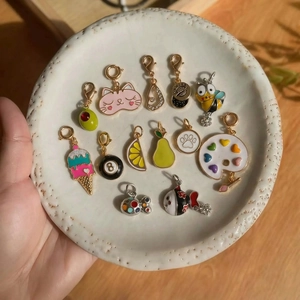 Collier Pendentif en Cuivre Émaillé à la Mode pour Femmes Pendentif Coloré Abeille Palette Crème Glacée Chat Coeur Étoile Bijoux Plaqués Or Accessoires DIY