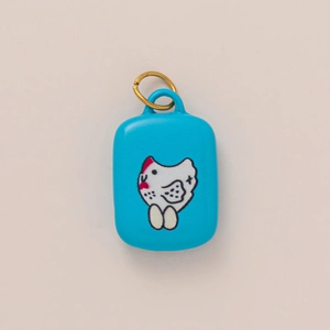 Polished blue canned sardine pendant with cute chicken motif and 18K gold plated ring