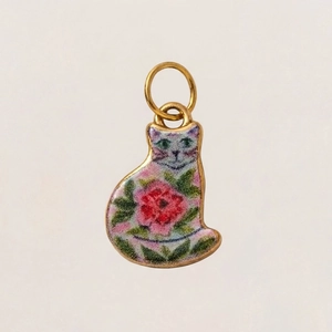Süßer weißer Katzenanhänger aus Keramik mit Blumenmuster und goldener Metallschlaufe