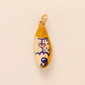 Ciondolo artistico in ceramica a goccia con motivi colorati e anello dorato