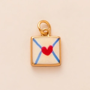 Vergoldeter Emaille-Umschlaganhänger mit rotem Herz und blauem Siegel für DIY-Schmuck