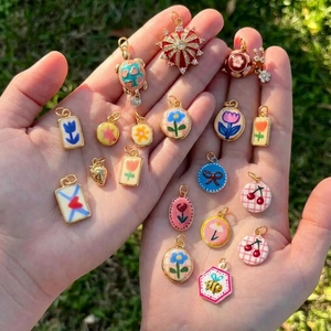 Collier Pendentif Animal Fleur en Émail Kawaii Cuivre Plaqué Or Couleurs Dopamine Bijoux de Mode pour Femmes Cadeau