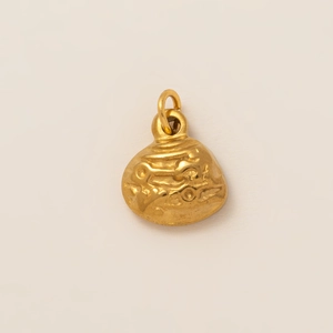 18K gold plated stainless steel shell pearl necklace with vintage gold pendant