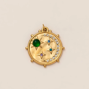 Collier en acier inoxydable avec pièce céleste, gemme verte et croissant de lune plaqué or 18K