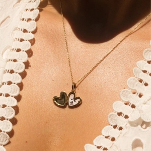 Collar medallón de corazón personalizado bañado en oro de 18K con foto de mascota insertada