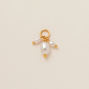 Pendentif élégant en perles baroques avec boucle plaquée or 18 carats et trois perles
