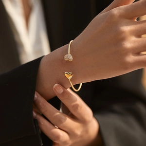 Chic gold-plated open bangle featuring a smooth heart and a zircon-paved heart charm