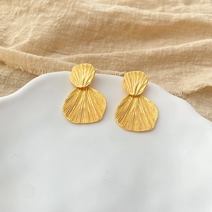 Retro 18K gold plated earrings with vintage pleated texture and layered fan design