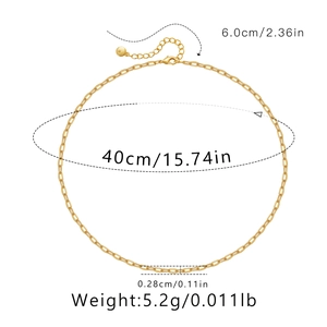 Detalle de cadena bañada en oro de 18K que muestra longitud de 40cm y la extensión