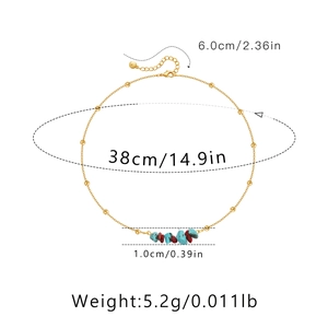 Gedetailleerde weergave van onregelmatige turquoise hanger ketting met maten