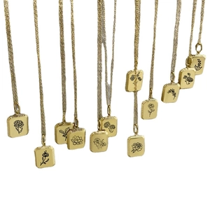 Goldene Rechteck-Halsketten aus Edelstahl mit Vintage Blumengravuren für jeden Monat