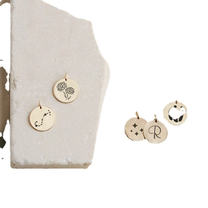Goldene runde Anhänger aus Edelstahl mit Blumen- und Sternengravur für DIY-Schmuckherstellung