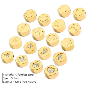 Ciondoli in acciaio inossidabile oro 14k con smiley e stelle incisi, misura 7x7mm