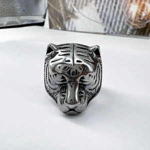 Vintage silver tiger head ring made of stainless steel with detailed animal engraving
