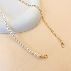 Collier baroque français avec perles et chaîne dorée au design vintage minimaliste
