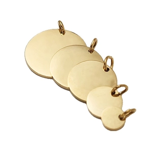 Set di cinque ciondoli tondi minimalisti in acciaio inossidabile placcato oro 18k per gioielli