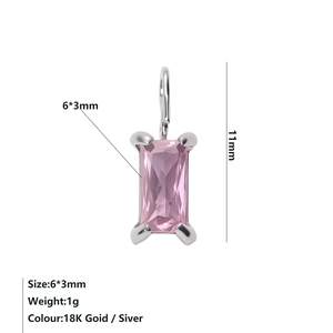 Dimensioni del ciondolo rettangolare rosa 6x3mm con misure dettagliate e peso di 1g