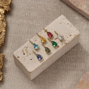 Set di 7 ciondoli a goccia in zircone colorato con castoni dorati in acciaio per DIY