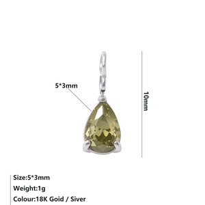 Dettaglio di un ciondolo in zircone champagne a forma di pera 5x3mm placcato in oro 18K