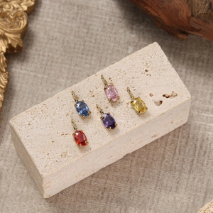 Cinque ciondoli ovali in zircone colorato con castone in acciaio inossidabile dorato