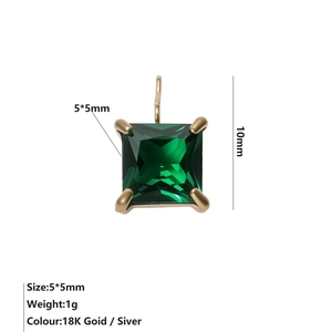Detail van 5x5mm smaragdgroene zirkoon hanger met 18k vergulde vierklauwzetting voor diy