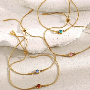 Verstellbare vergoldete Schlangenkette Armbänder mit bunten Zirkonia auf hellen Steinen