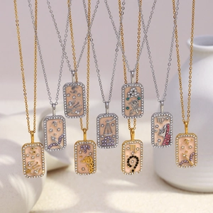 Collier Pendentif Carré Douze Constellations en Acier Inoxydable pour Femme Plaqué Or 18K Émail Sertie de Strass Bijoux de Mode